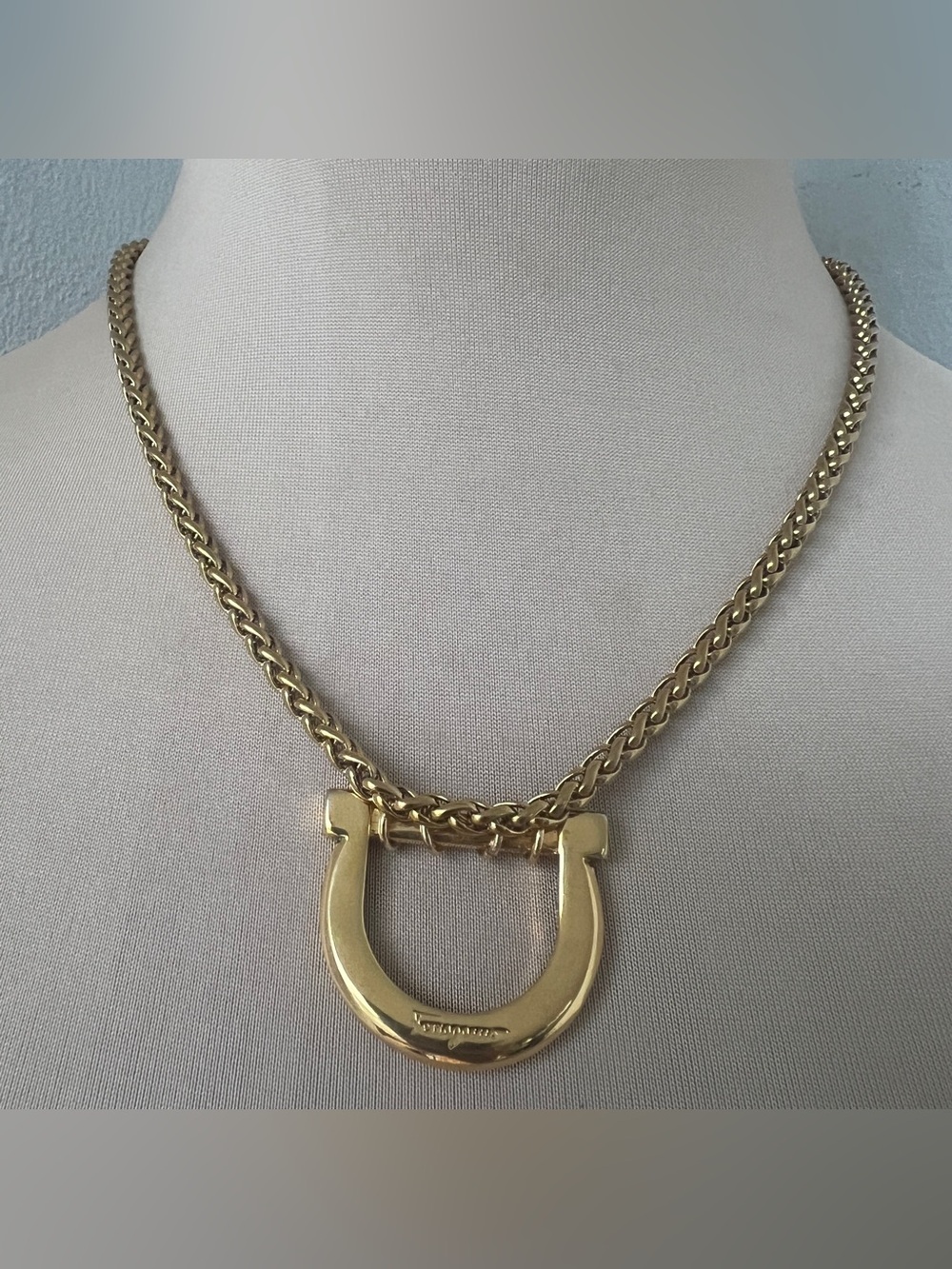 Salvatore Ferragamo Custom Vintage Gold Horseshoe Pendant Spiga Necklace 16” - Picture 9 of 9